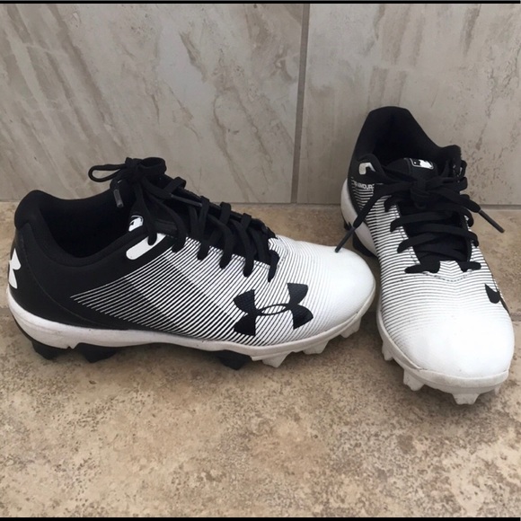 under armour leadoff cleats youth